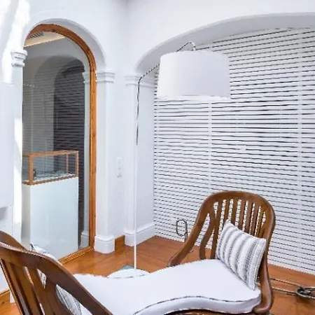 Sleeps 14 Pool Air Con Wifi