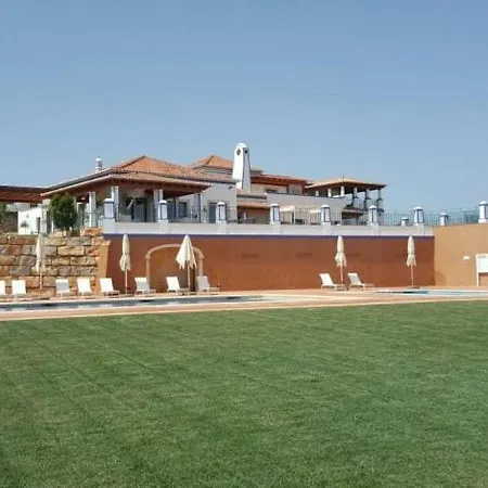 Sleeps 14 Pool Air Con Wifi